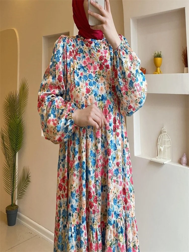 A new printed Muslim burqa dress for autumn and winter