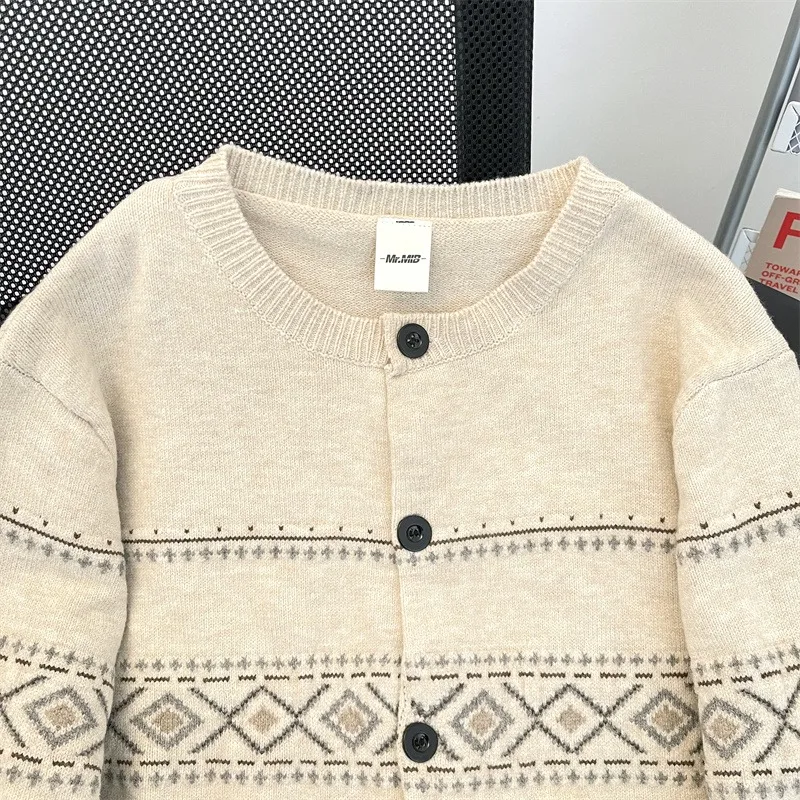 

Fel Island High Intelligence College Atmosphere Jacquard Texture Spinning Sheep Plush Knitted Cardigan Sweater