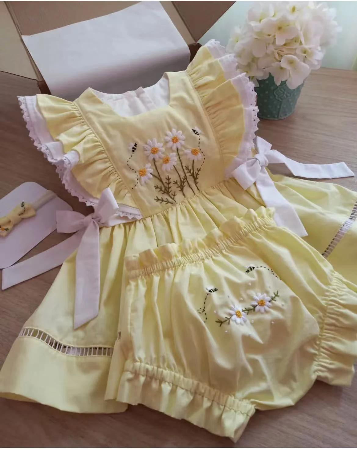 

Baby Girl Summer Handmade Flowers Embroidery Yellow Dress with Pants for Birthday Holiday Party Photography Eid Casual B312