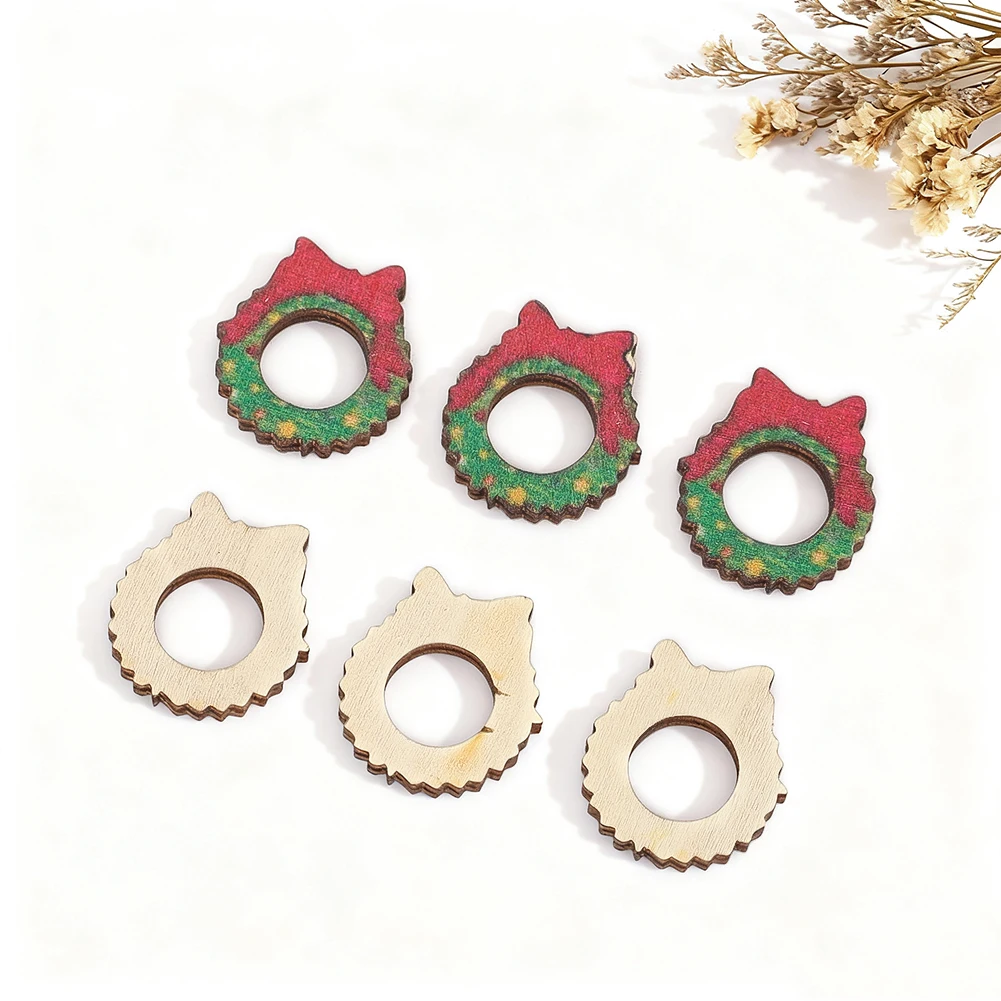 2.7cm 2.3cm 0.6g Mini Christmas Wreath Wooden Cutouts Hollow Wood Slices For DIY Scrapbooking Embellishments Craft Supplies