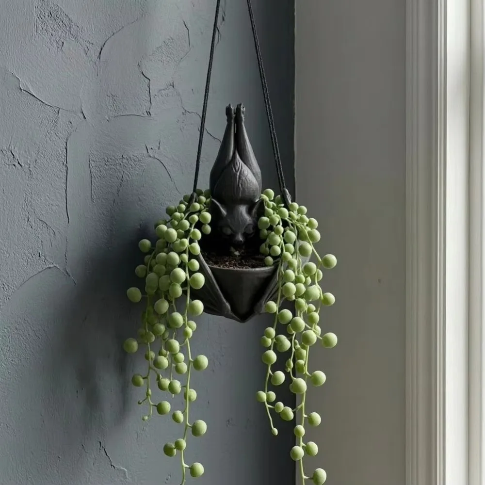 Gothic Style Bat Hanging Planter Creative Whimsical Hanging Succulent Planter Plastic Black Bat Wing Flowerpot Patio