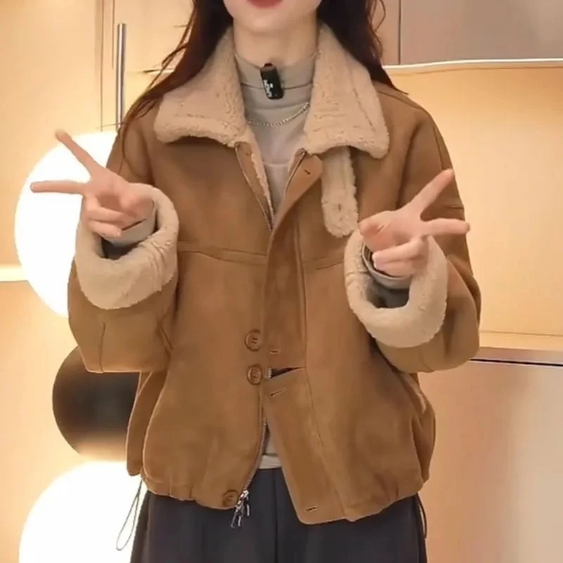 Veste de fourrure courte épaisse avec polaire ajoutée pour femme, nouvel article populaire d'hiver 2021, col montant, veste de moto, haut kaki