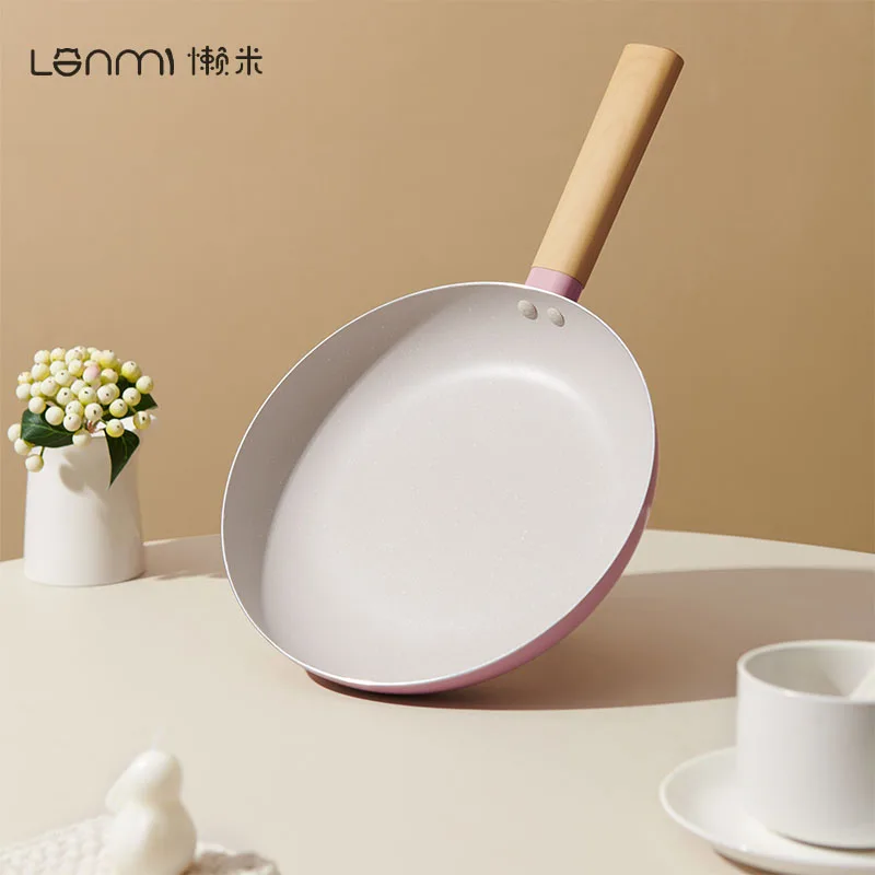 

lanmi Nonstick Frying Pan with Wooden Handle 24cm Nonstick Pan Healthy Cooking Omelet Pan Induction Compatible Cookware LM01
