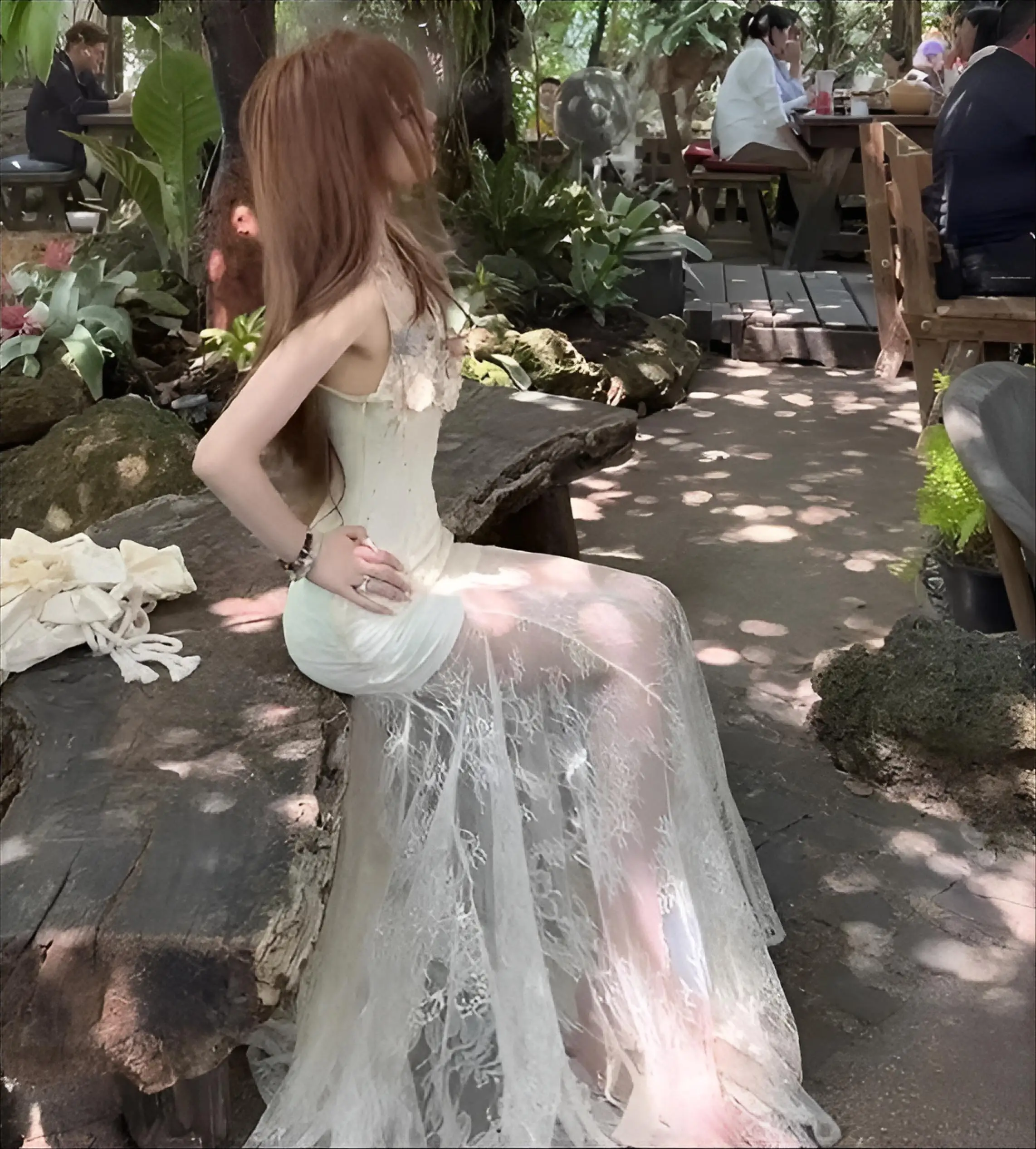 ชุดเดรสผู้หญิง สไตล์เรียบหรู สำหรับฤดูใบไม้ร่วง ผ้าทวีด ลายตารางสีตัดต่อ คอเต่าครึ่งตัว แต่งผ้าแบบแพทช์เวิร์ค ทรงเอไลน์ สีขาว เหมาะสำหรับงานรับปริญญาและใส่ทำงาน