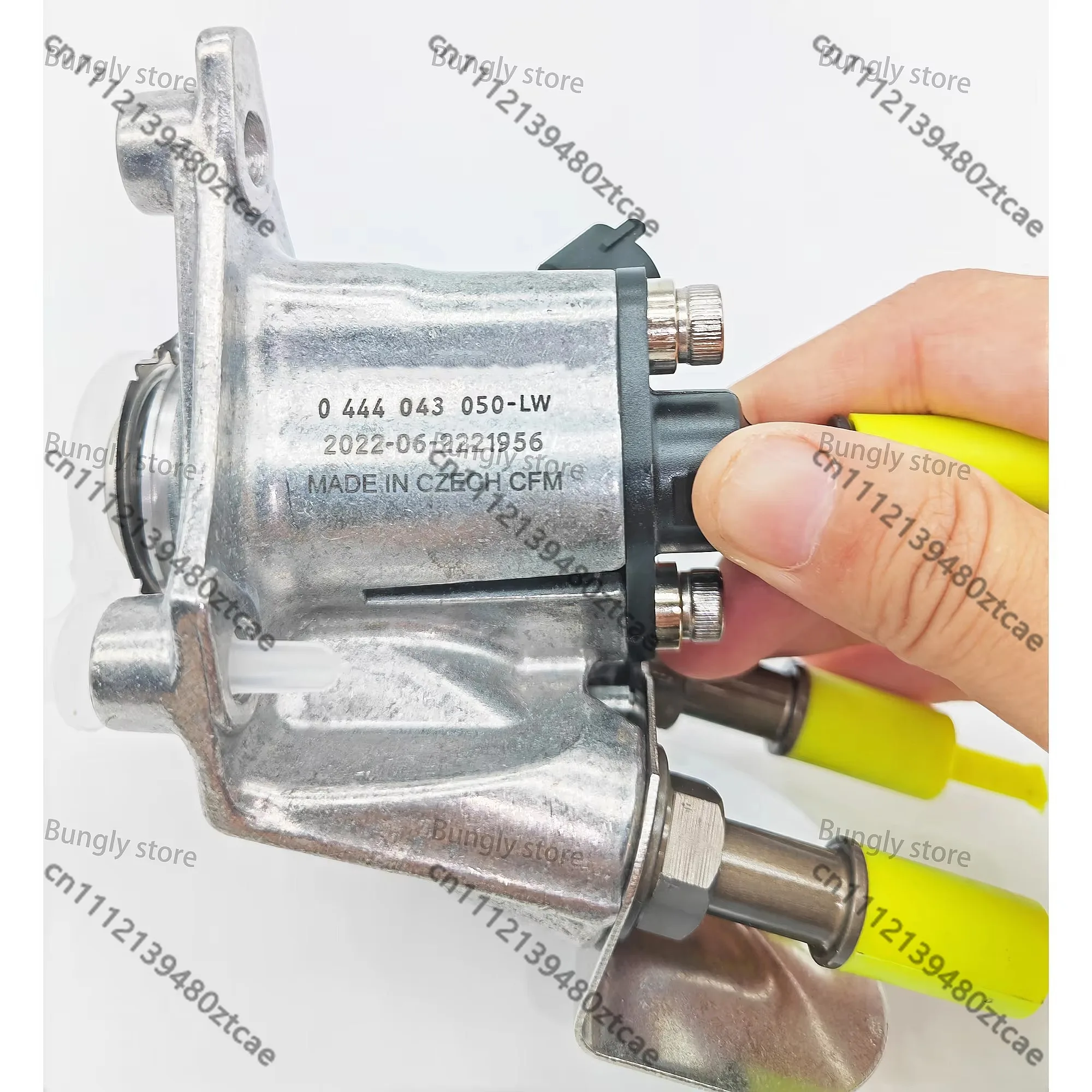 Diesel Exhaust Fluid Injector Nozzle 0444043050 0444043009 Truck Emission System Part