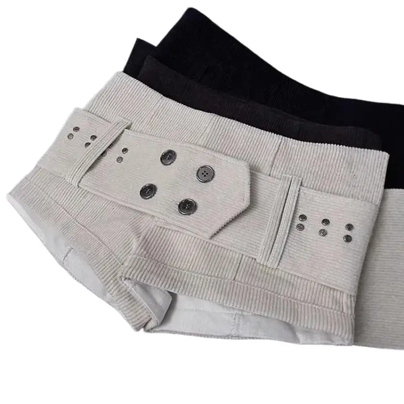 Shorts de pana de cintura baja con hebilla de cinturón ancho y diseño Y2K Spice Girl para mujer, pantalones cortos ajustados a la cadera.