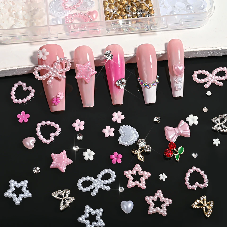 12 compartimentos de adornos 3D mixtos de perlas, estrellas, corazones, lazos, aleación de mariposas, cerezas, decoración de arte de uñas con pedrería, accesorios de manicura Y2K 3