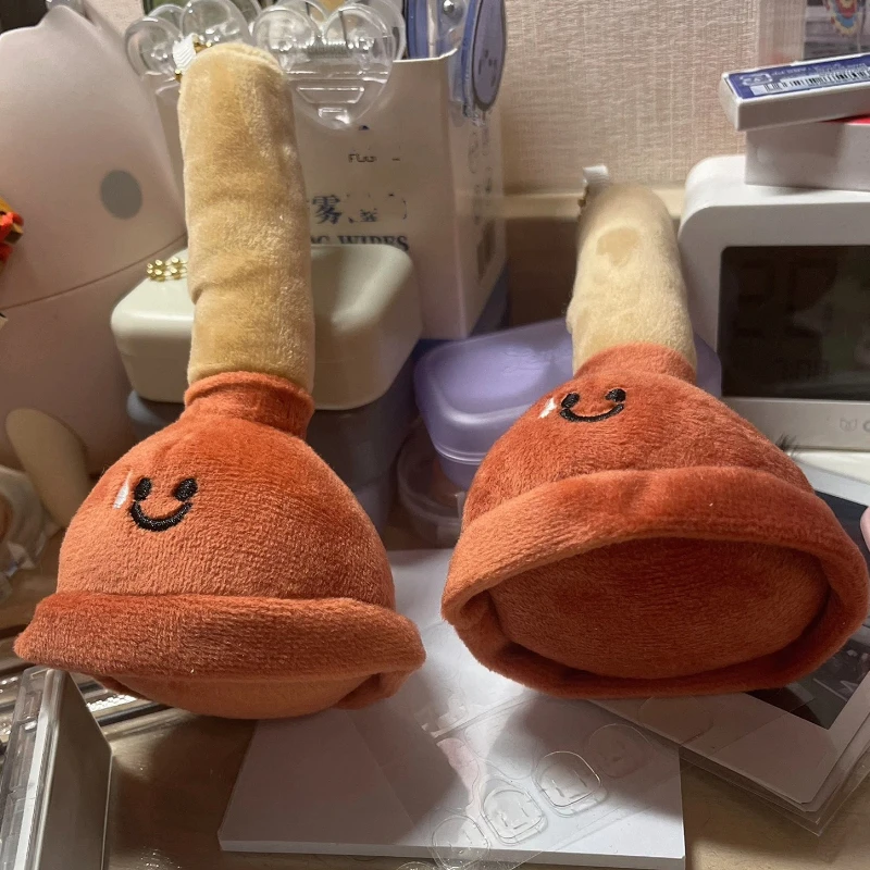 플러시 토이 가죽 핸들 펜던트 귀여운 플러시 키체인 화장실 핸들 가방 특색 있는 펜던트 장식 플러시 걸이 장식 선물