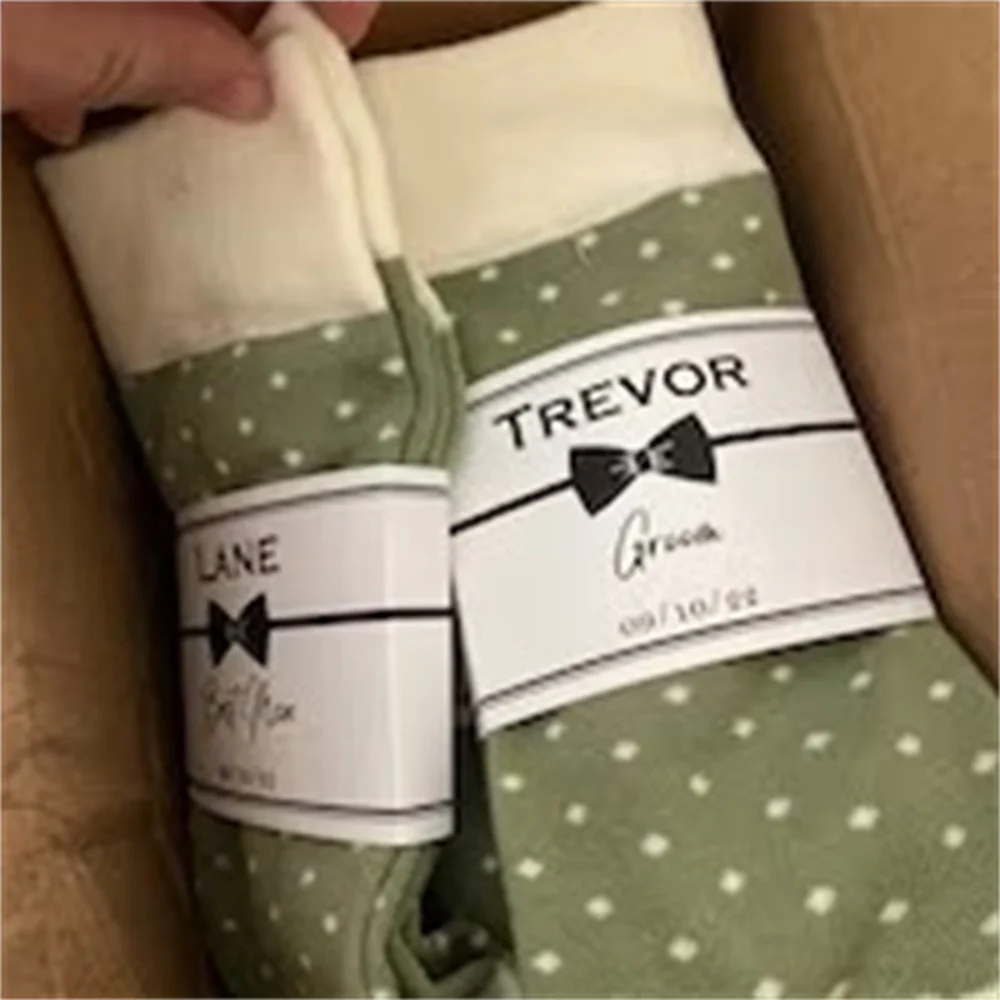 Calzini Groomsmen, calzini a pois verde salvia e avorio, etichette personalizzate per calzini, calzini da sposo personalizzati, calzini verde