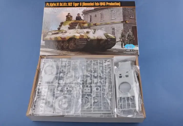 HobbyBoss 84532 1/35 SCALE PZ.KPFW.VI SD.KFZ.182 TIGER II HENSCHE I FED-1945 Model Kit