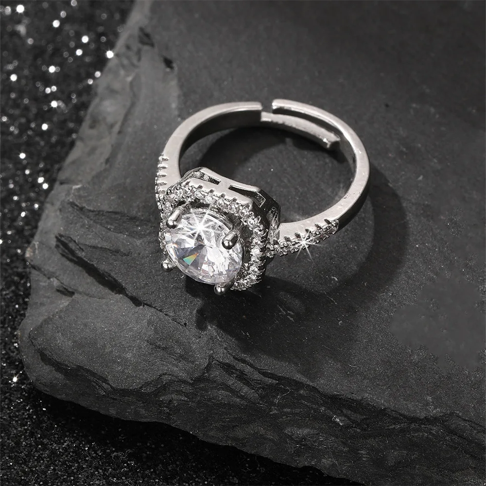

Faionable Square Cut Diamond Ring Four Pronged Wedding Ring Women's Jewelry Alloy Plated Silver Gold New Unique Design