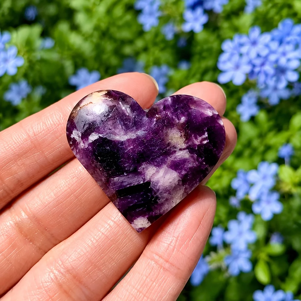 1 pièce de pierre sculptée en forme de cœur en cristal de spodumène violet naturel aléatoire, quartz mica violet, avec des nuances alternées