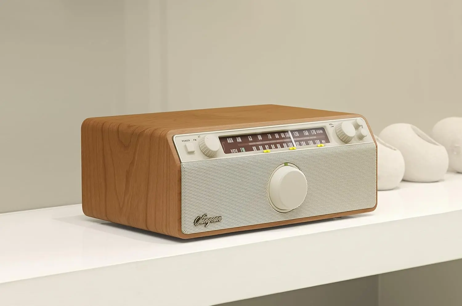 

Портативное домашнее аудиоустройство с FM-радио и AUX-входом, аналоговое, в деревянном корпусе из ореха, отправлено из США.