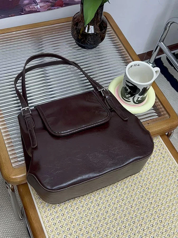 Vintage Commuter Large Capacity Oil Waxed Leather Underarm Tote Bag For Women Spring New Simple Solid Color One Shoulder Handbag