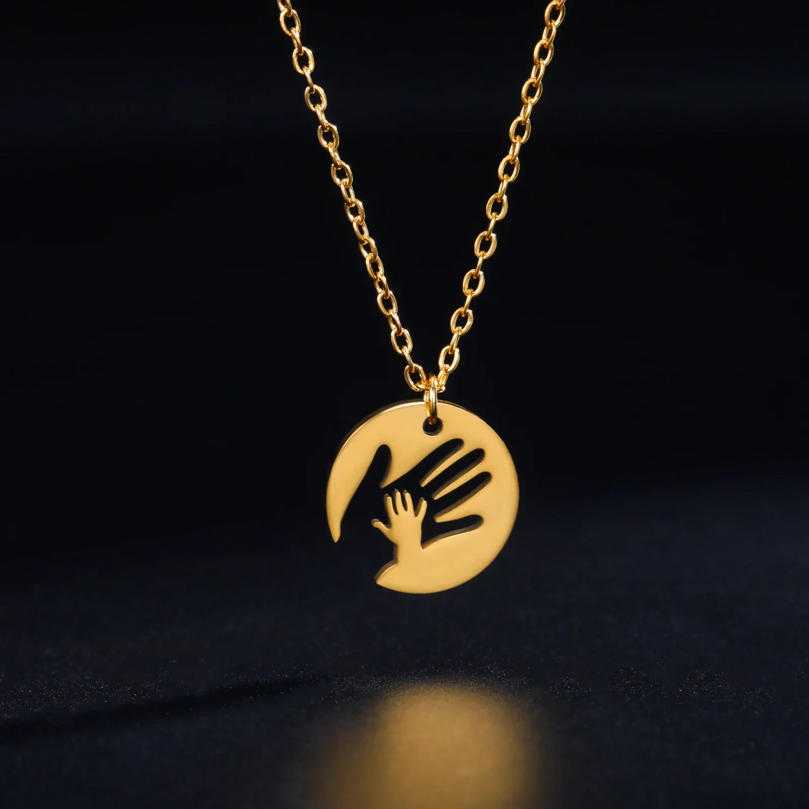 Skyrim Palm Pendant Necklace Family Mom Gift Men and Women Stainless Steel Pendant Jewelry Fashion Trend