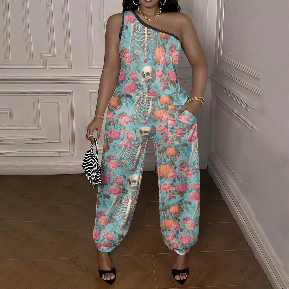 Mono con calavera rosa en blanco y negro, mono con hombros inclinados a la moda, elementos góticos oscuros, traje de una pieza