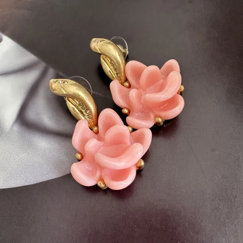 

Fashion Jewelry Vintage Gold-plate 925 Needle Colored Resin Three-dimensional Hibiscus Flower Stud Earrings