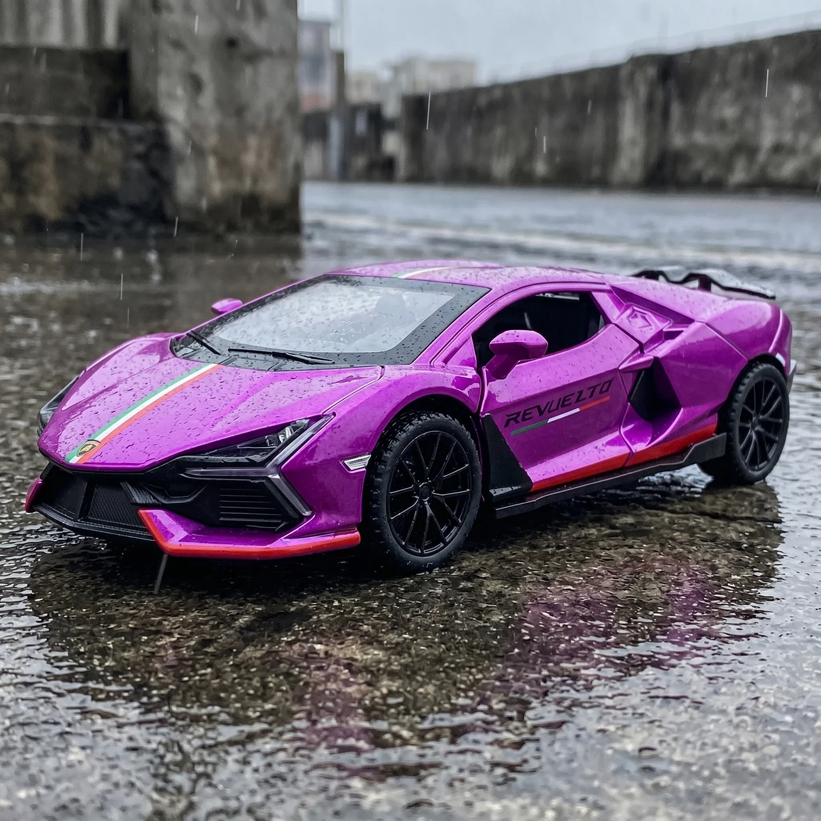 1:32 Lamborghini Revuelto Italian Flagship Hybrid Hypercar Alloy Metal Diecast Model Car Decoration Ornament Pull Back Toy Gifts