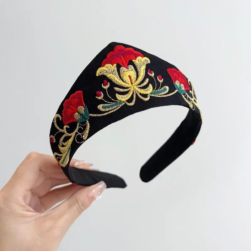 Vintage-Stil, russische Ethno-Blumenstickerei, spitz zulaufendes Haarband für Damen, breites, modisches Haaraccessoire. – Detail 10