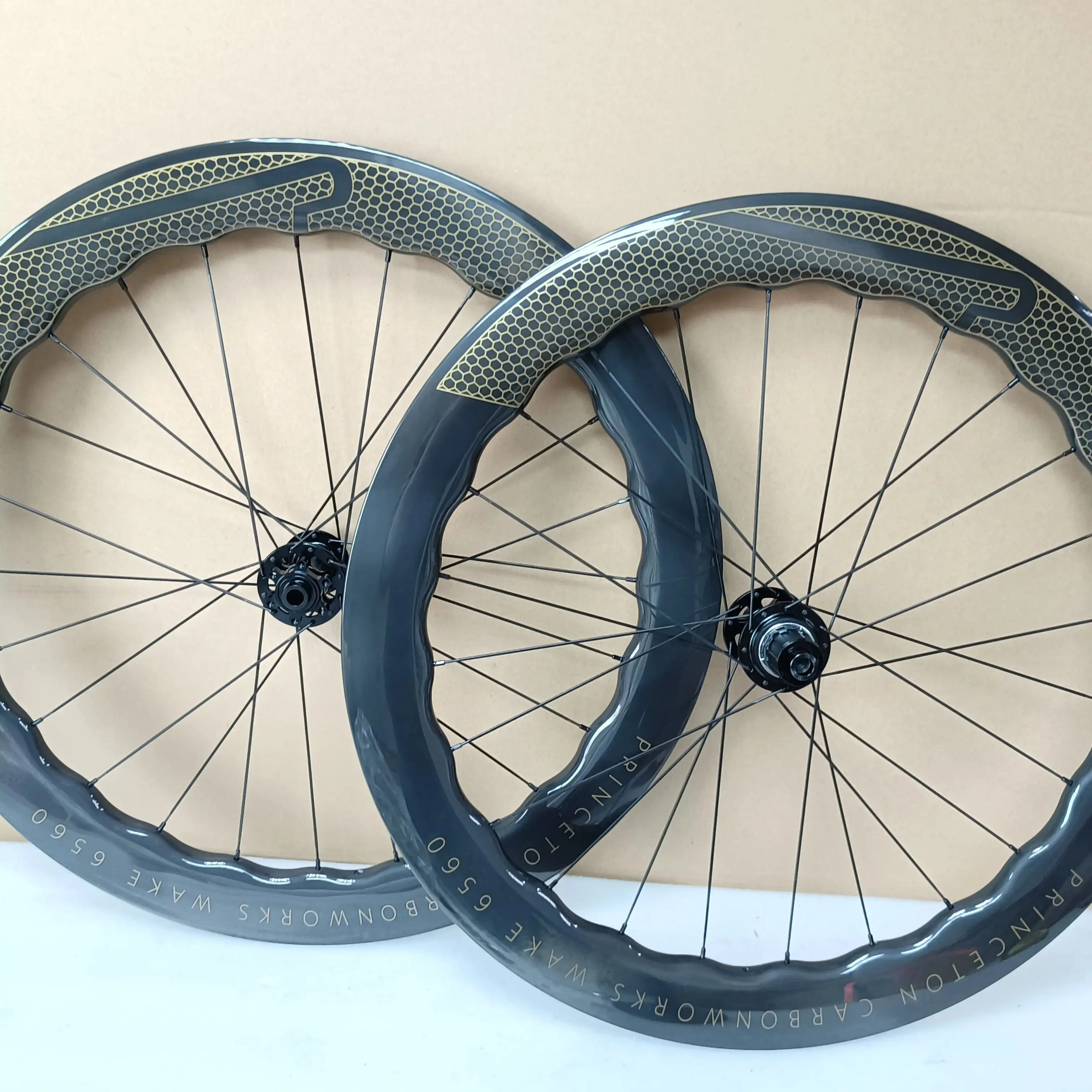 

Disc Brake Road Bicycle Carbon Wheels Clincher Tubeless 65mm P67 Bike Wheelset 7 Colors Available