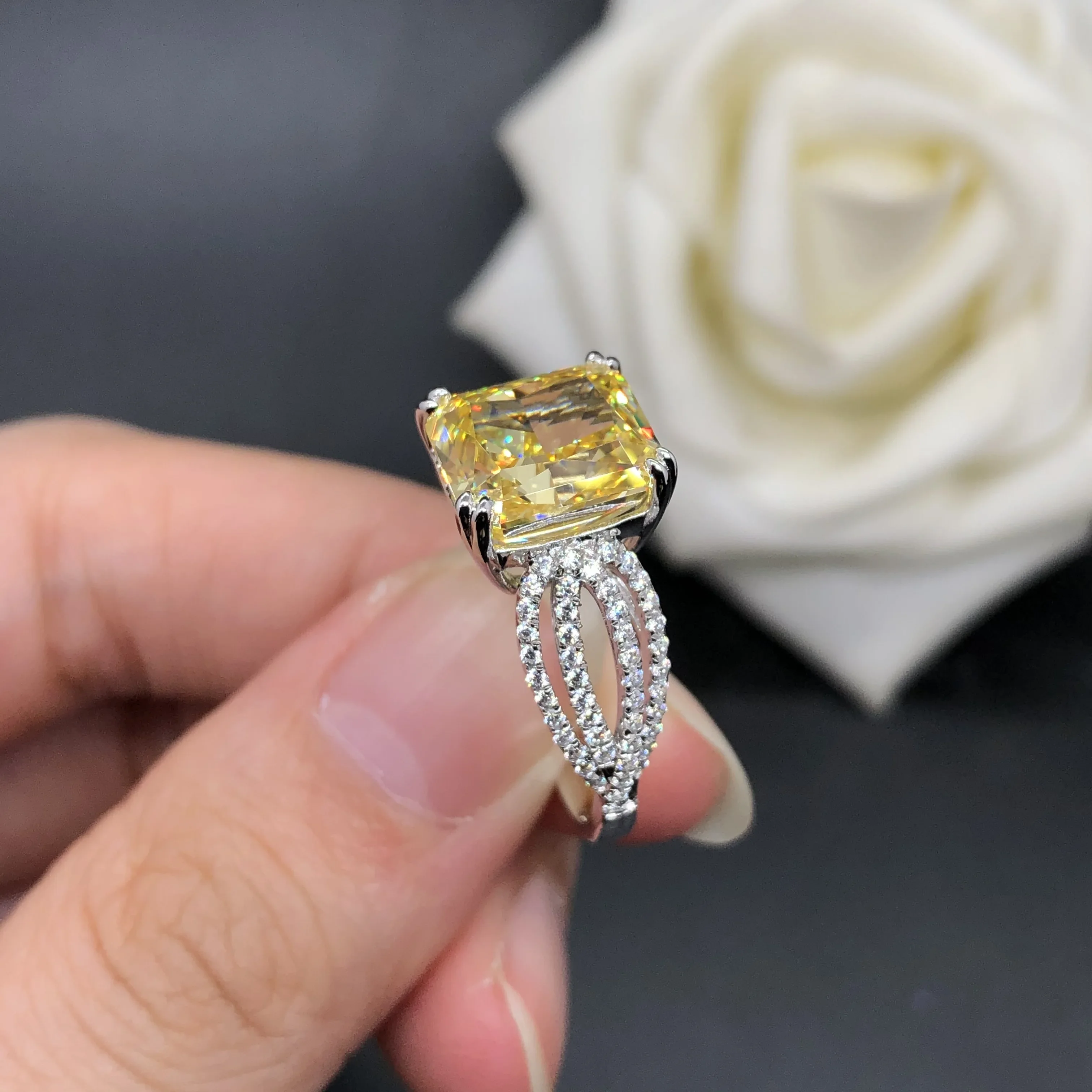 

Super Brilliant 18K White Gold 4Ct Cushion Cut Yellow Diamond Engagement Ring 750 White Gold Ring Birthday Gift for Her 179