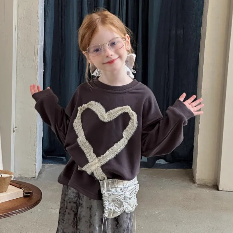 

Осень-зима 2022, свитшот для девочек, детский модный топ с кружевной лентой и сердечками, детский пуловер, куртка снизу, наряд для детей 3-10 лет