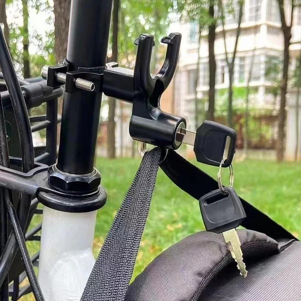 Trava universal de metal para capacete de motocicleta, trava de segurança antifurto para guidão de bicicleta, acessórios com ganchos e duas chaves