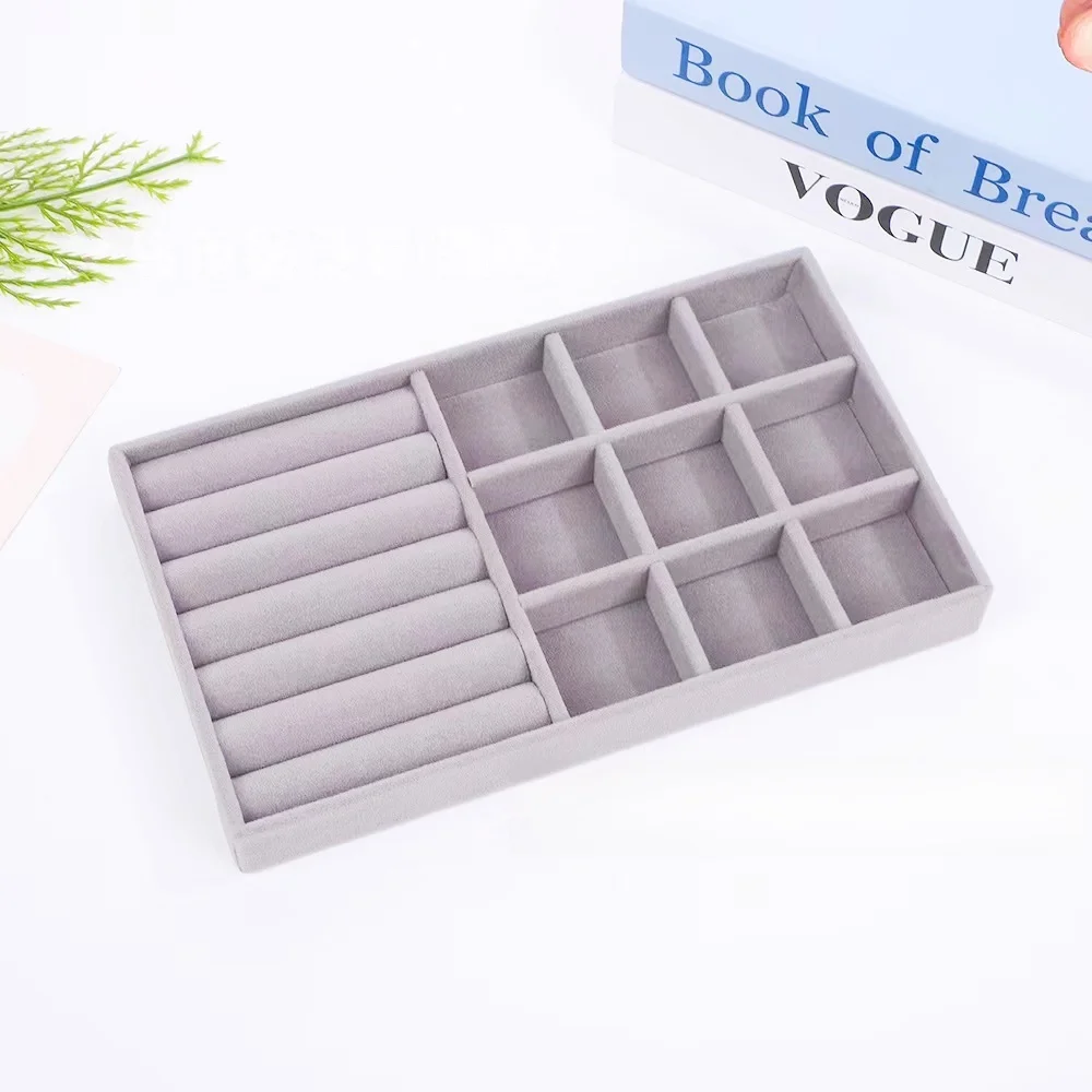 Samt-Schmuckdisplay Exquisiter Schmuckhalter Tragbarer Ring-Ohrringe-Halsketten-Organizer Aufbewahrungsbox Organizer-Fächer Beige