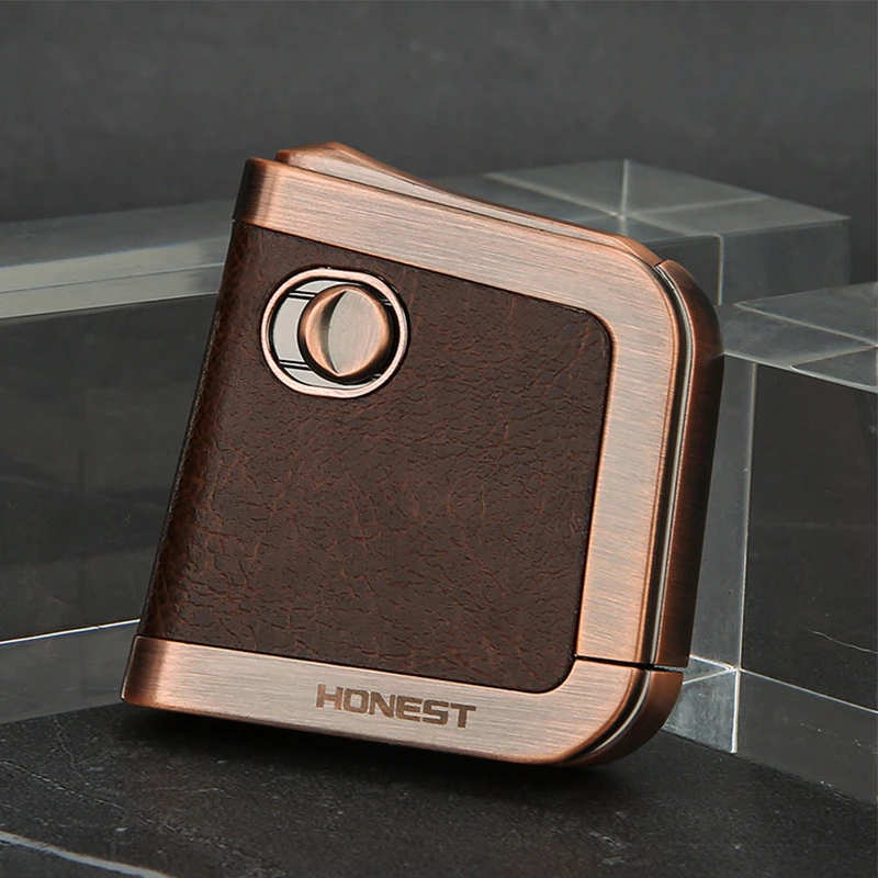 Briquet à essence rétro HONEST XiaGuang avec incrustation en cuir, allumage à un bouton et design rétro - Cadeau de fumeur haut de gamme pour hommes