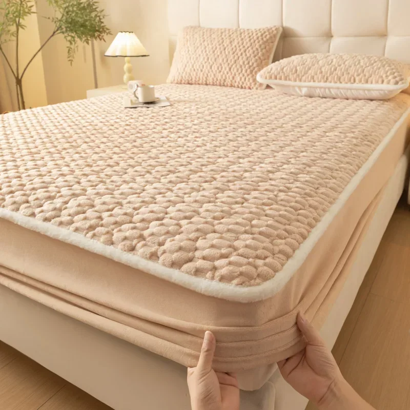 Winter Quilted Velvet Bed Sheet Dormitory Students Bedspread Fitted Sheet Queen King Bedsheets Bed Cover Non-slip Mattress Cover