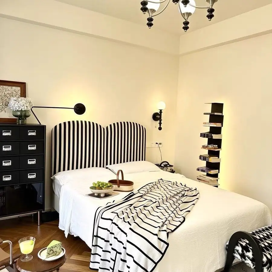 A  Tomato design medieval zebra striped fabric bed retro wind flush edge solid wood bed