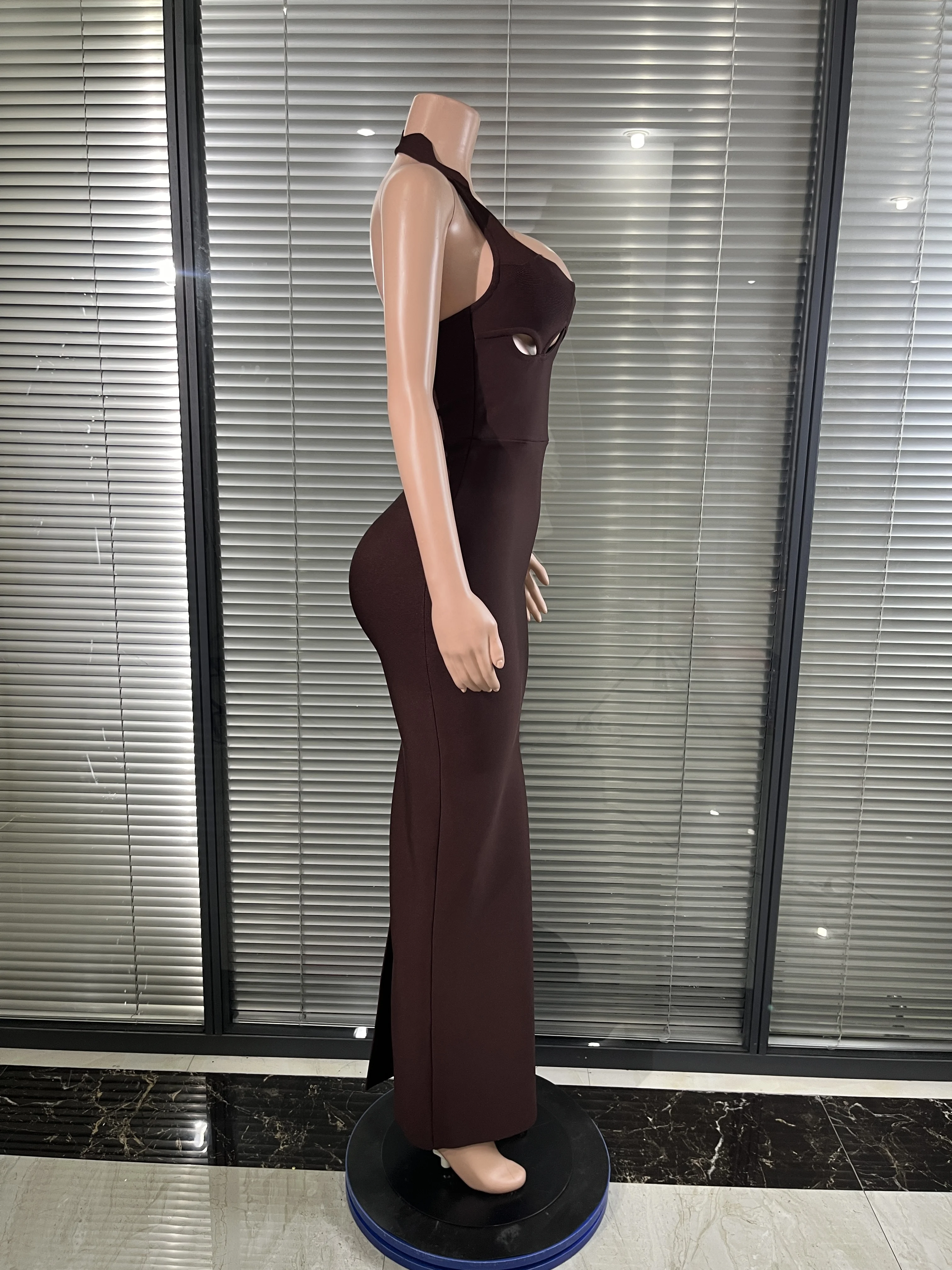 Abito lungo con fasciatura opulenta Donne ricce Scollo all'americana Busto a forma di cuore Tagliato Backless Split Maxi abito da sera Celebrity