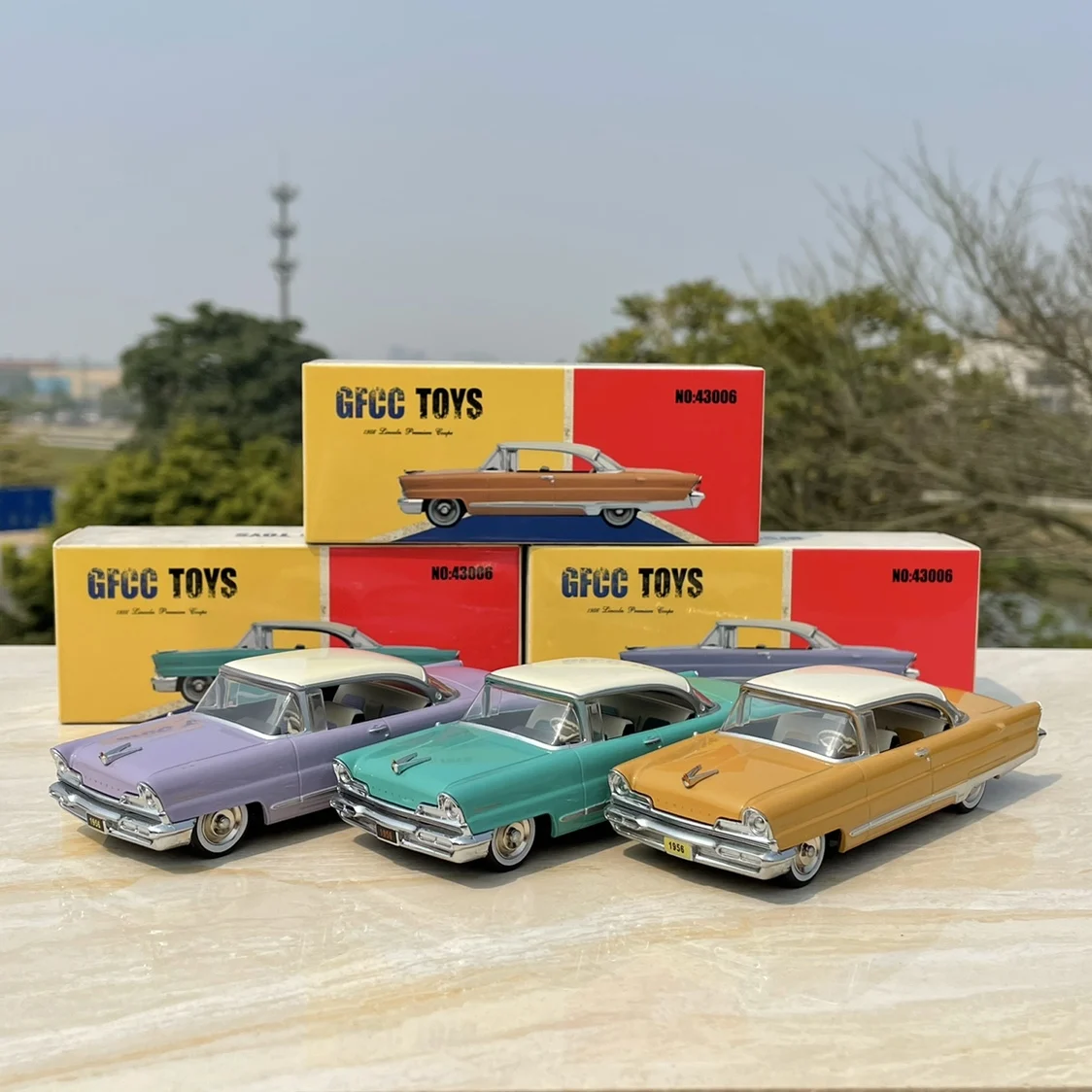 Diecast 1:43 Scale Lincoln Vintage Car Alloy Car Model Collectible Toy Gift Souvenir Display Ornament