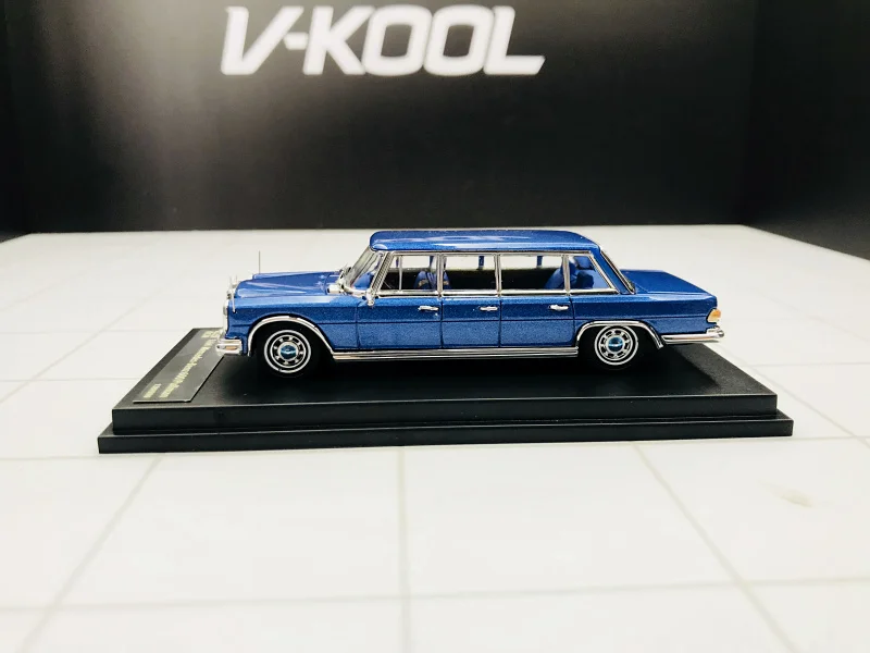 DCM 1:64 Rolls-Royce Pullman alloy car model static car decoration toy gift