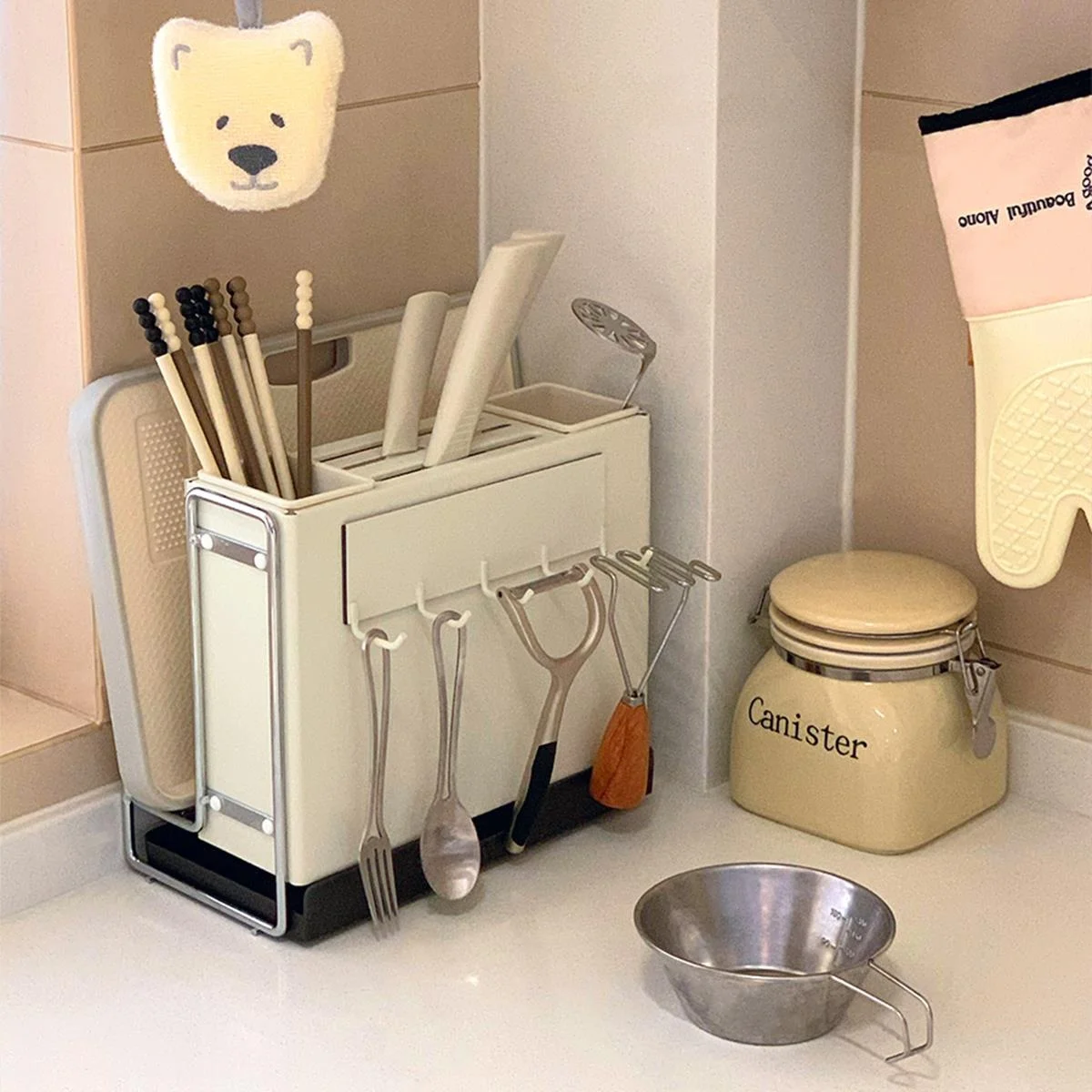 

Многофункциональная подставка для кухонных ножей с интегрированной полкой для хранения палочек и функцией сушки