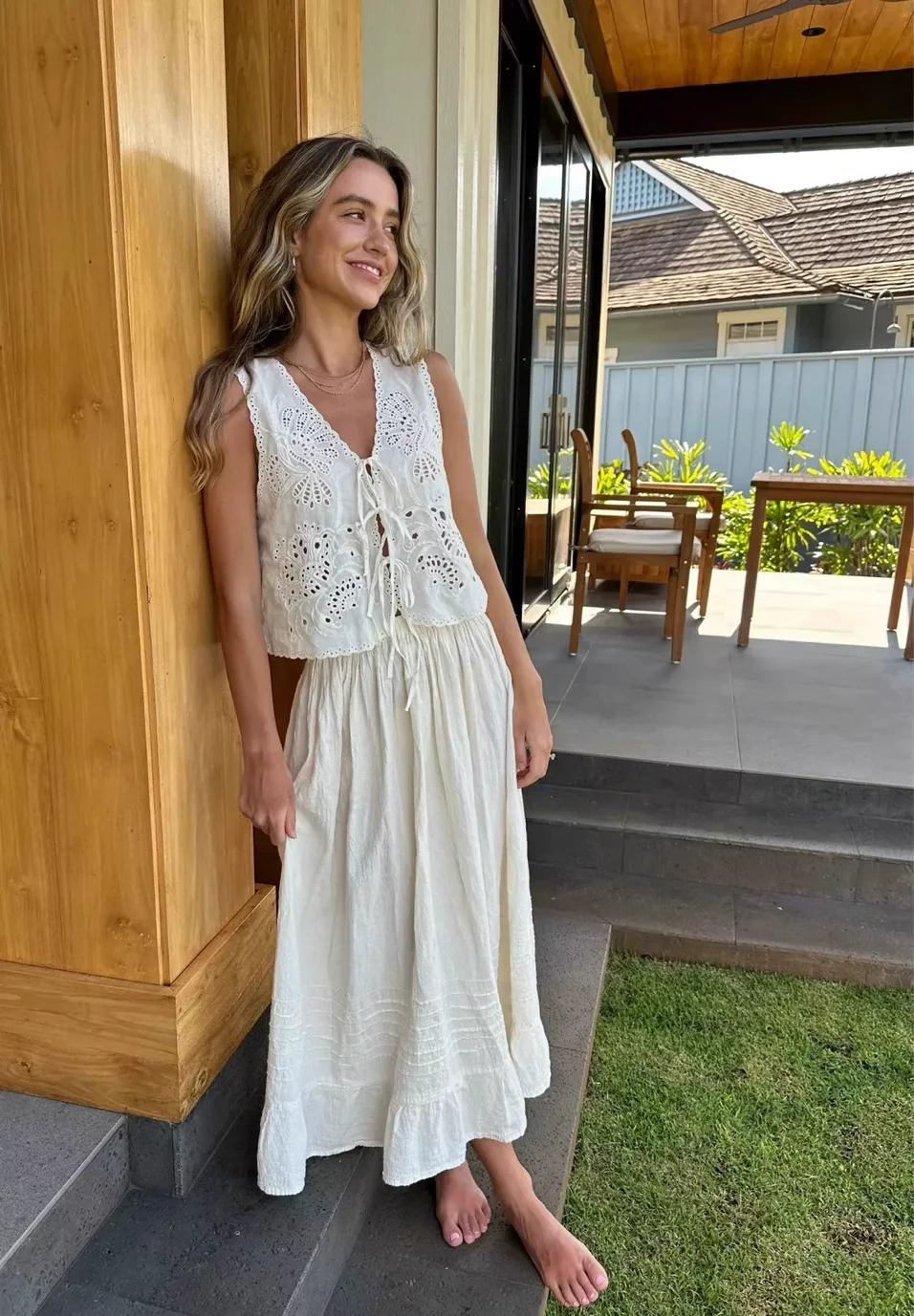 

Women Embroidery Hollow Out Vest Lace-up V-Neck Sleeveless 3-Colors Casual Female Tank Tops