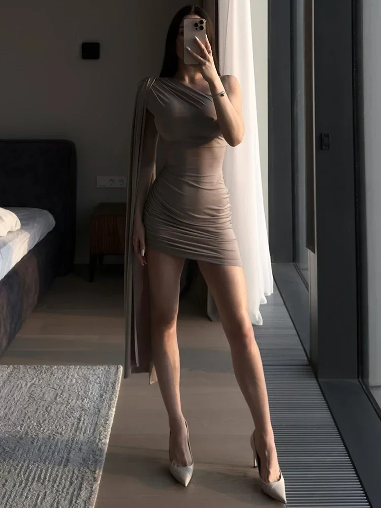 Chaxiaoa ombro oblíquo sem costas sexy mini vestido feminino robe verão moda irregular sem mangas cintura alta praia clube vestido