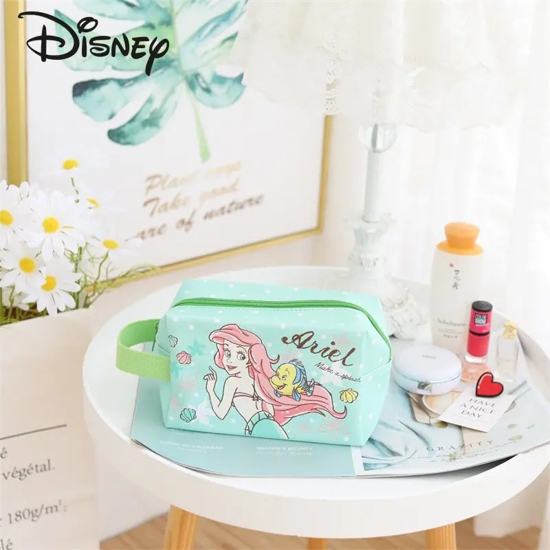 Disney New Makeup Bag Fashion borsa portaoggetti portatile leggera di alta qualità Cartoon Love borsa da viaggio multifunzionale