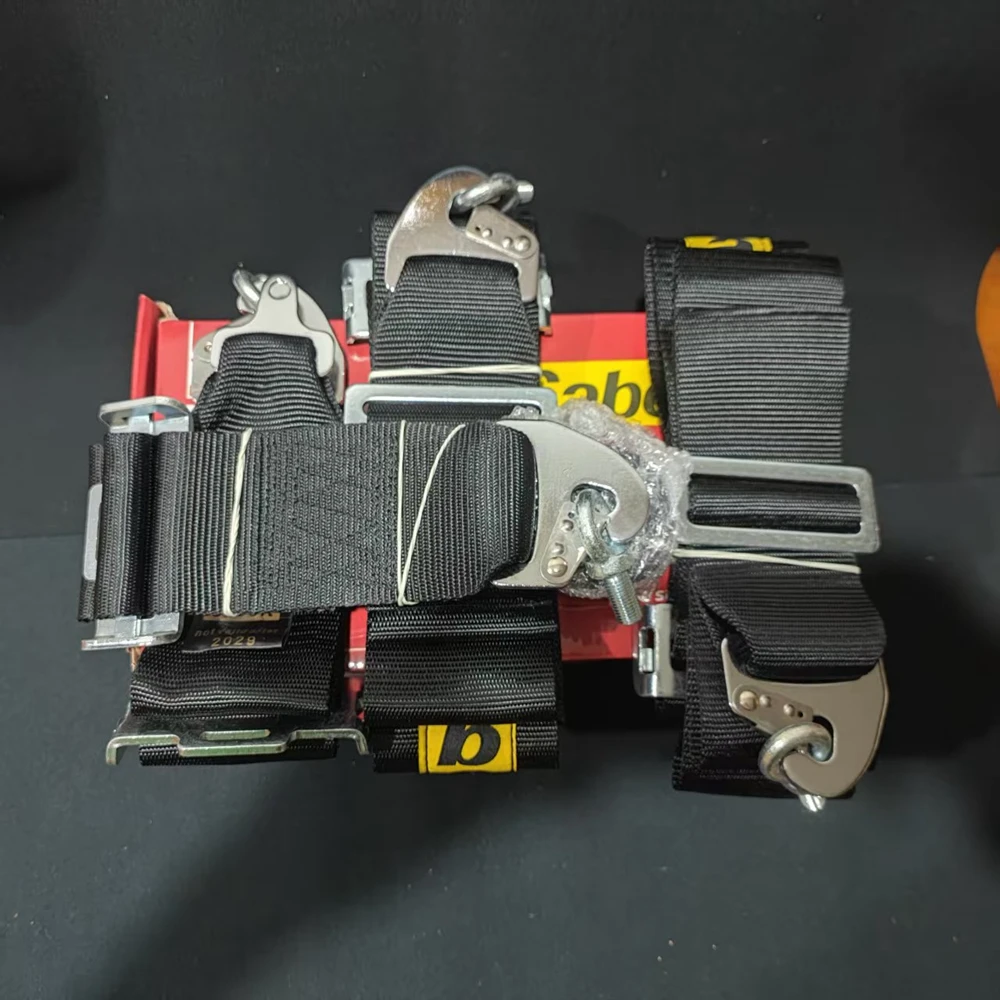 

Universal 4-Point SA Style Safety Harness Car Seat Belts Modified Racing Seat Belt Holder Adjustable Shoulder Straps