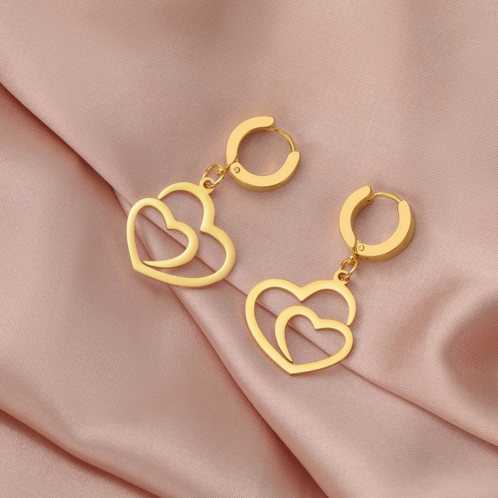 COOLTIME Doppelte Liebesherz-Tropfenohrringe für Damen aus Edelstahl ﻿ Goldfarbene modische Hochzeitsohrringe, Schmuck, hübsches Geschenk – Detail 9