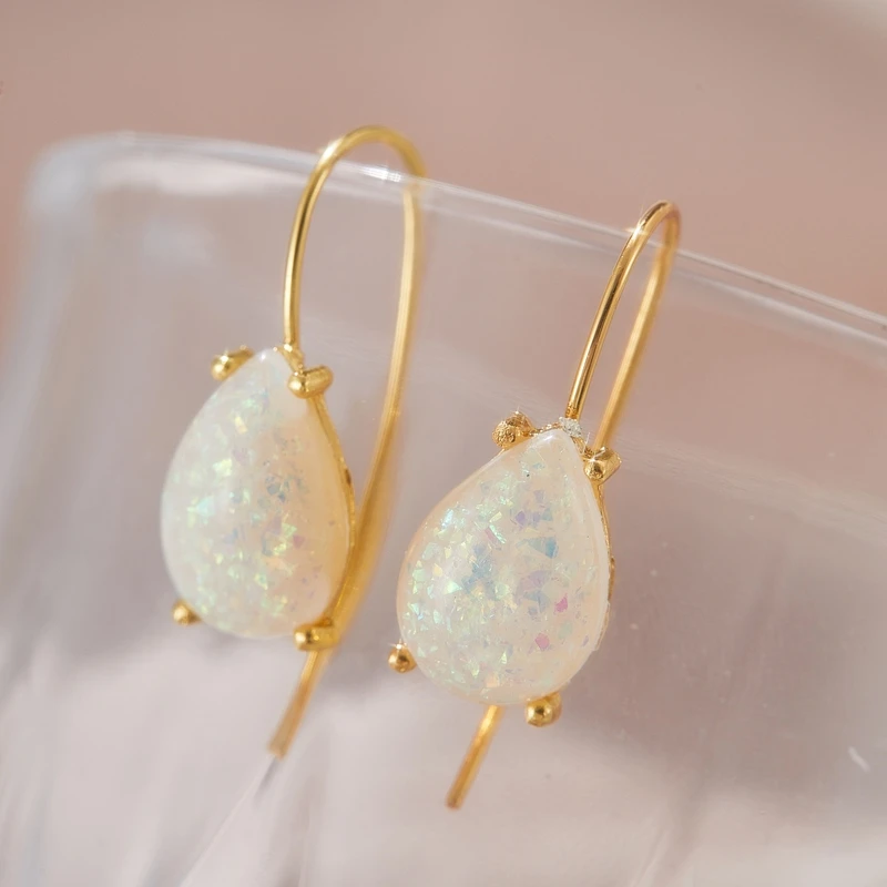 رائعة الكلاسيكية الإناث الأبيض النار أوبال حجر كلاسيكي الذهب اللون قطرة الماء أقراط لطيف استرخى بوهو مجوهرات للنساء