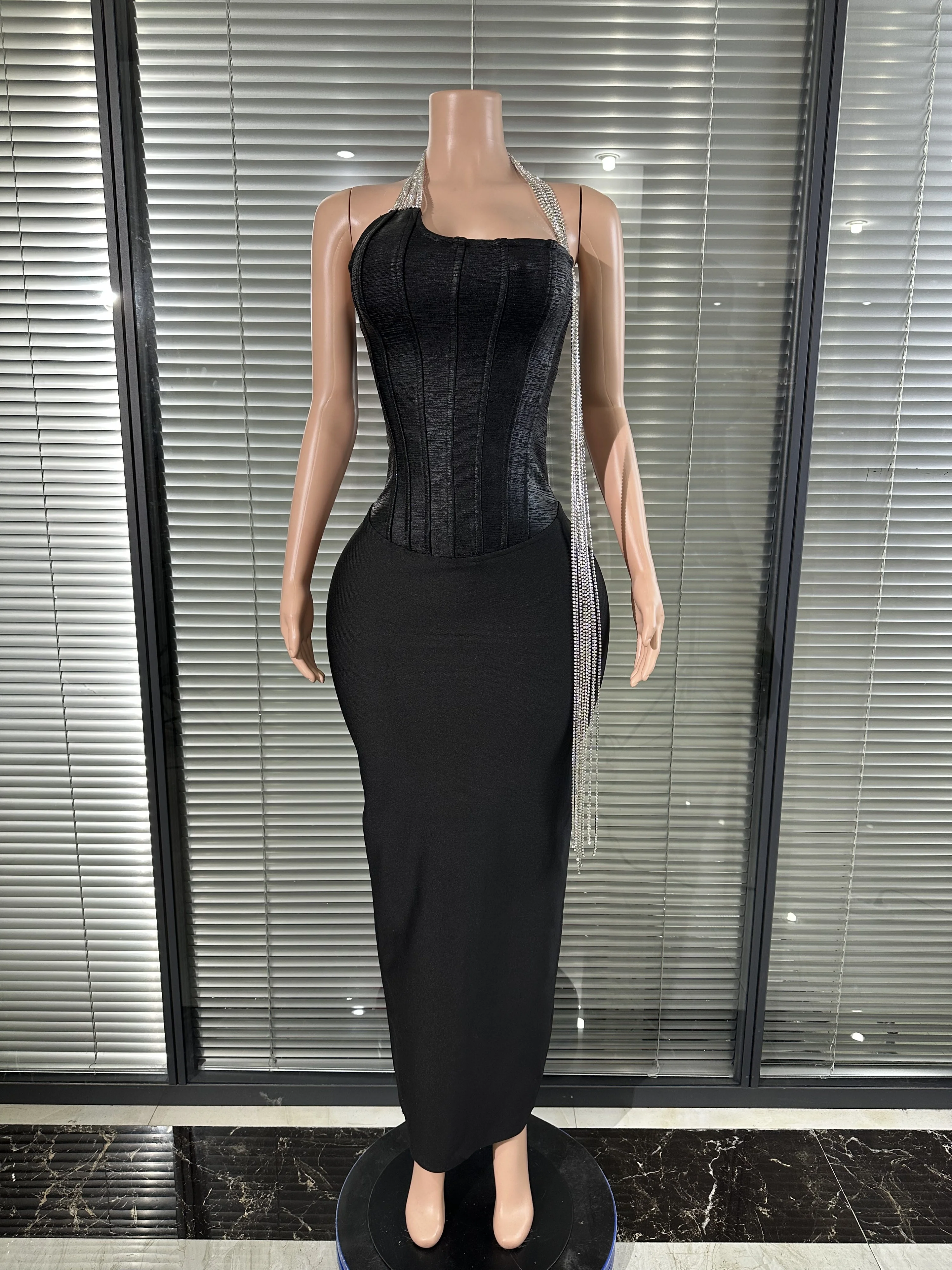 

Refined Women Sleeveless Sexy V-Neck Strap Shinning Long Chain Bodycon Long Bandage Dress Celebrate Red Carpet Outfit