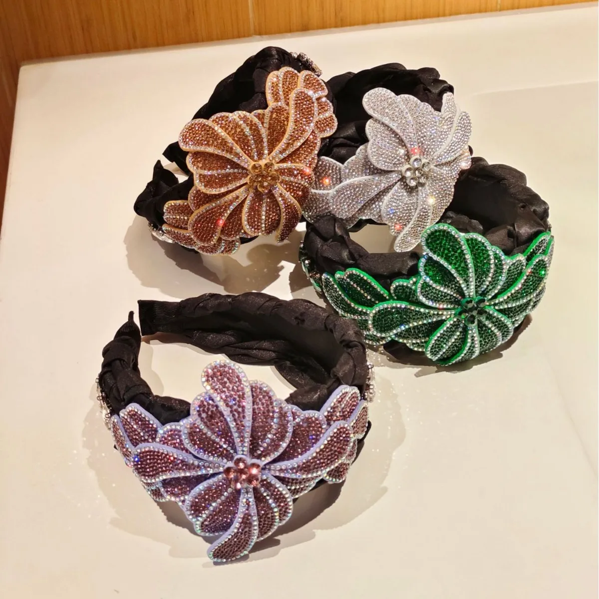 

Baroque Style Crystal Hair Bands Sponge Cushion Rhinestone Headband Non-slip Hair Bands Ladies Daily Hair Accessories