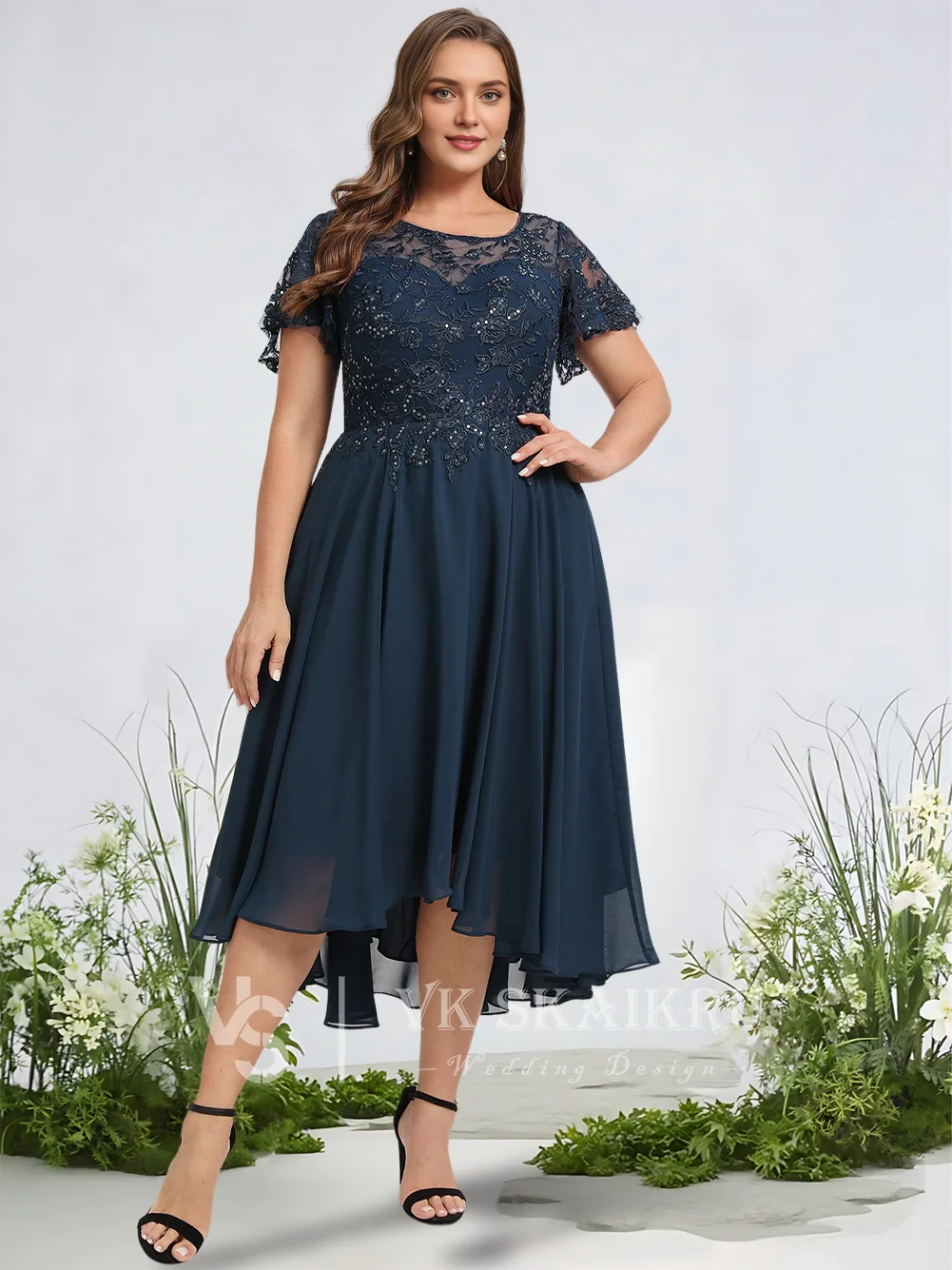 B Abiti da cocktail blu scuro 2025 Abito da sera asimmetrico a trapezio in chiffon di pizzo con volant e paillettes Manica corta Zip posteriore