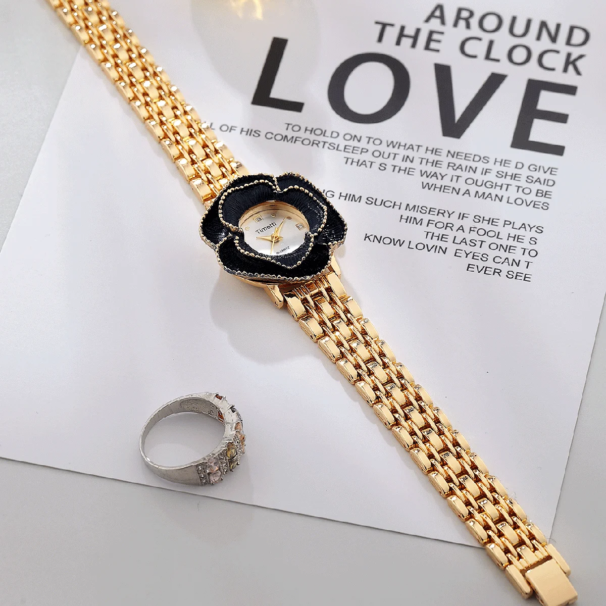 Fashionable Three-Dimensional Art Camellia Decoration, Exquisite and Versatile, Light Luxury Quartz Watch Suitable for Daily Wear or as a Gift
