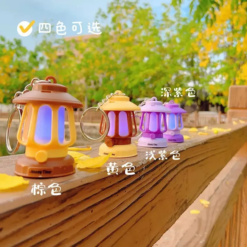 Mini lampada da tavolo retrò a emissione di luce, portachiavi, pendente, luce ambientale colorata, ornamento da tavolo, piccolo regalo di Natale