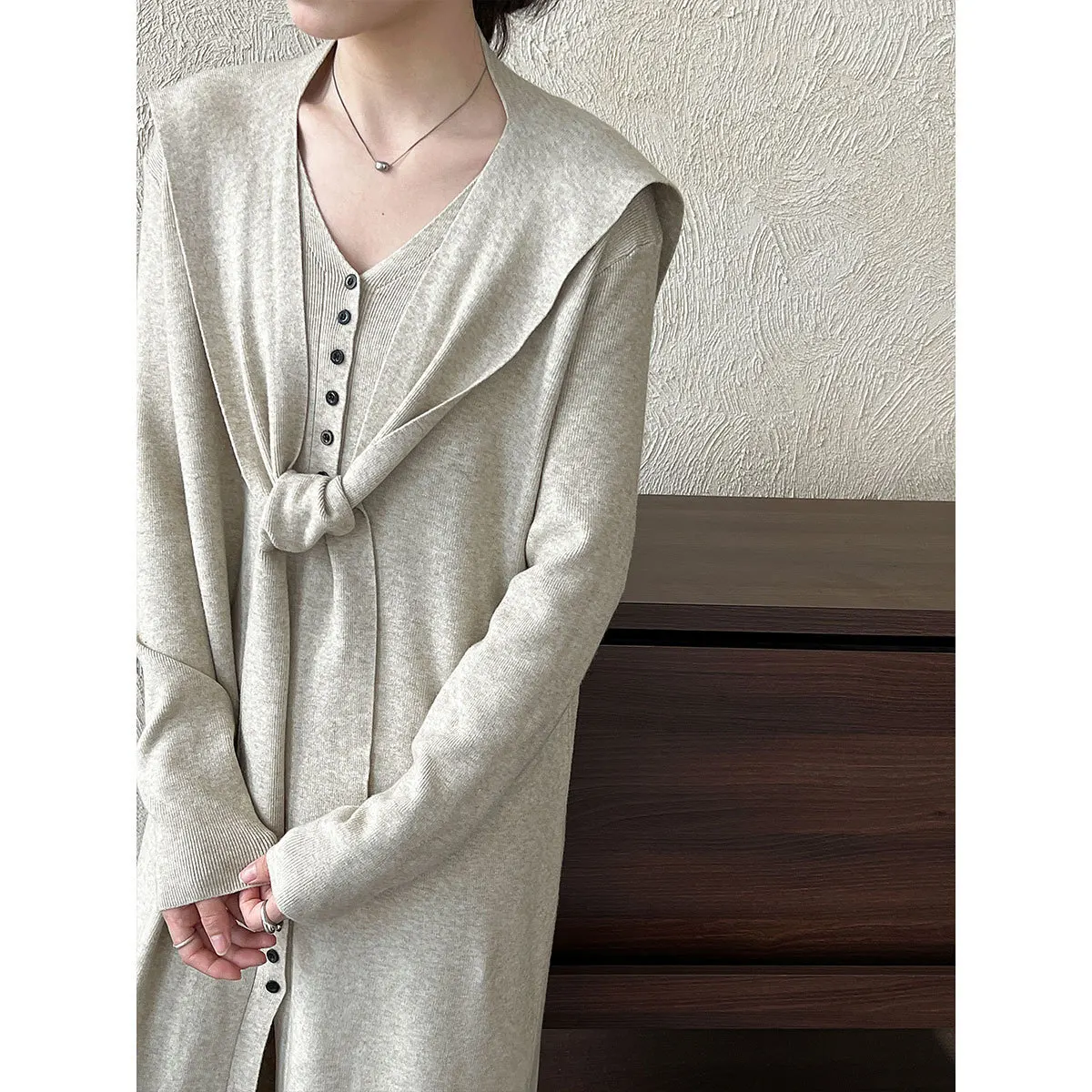 UMI MAO Retro Elegante Einfarbig V-ausschnitt Langreiher Strickjacke frauen Herbst Neue Kollektion Einfache Lange Mantel