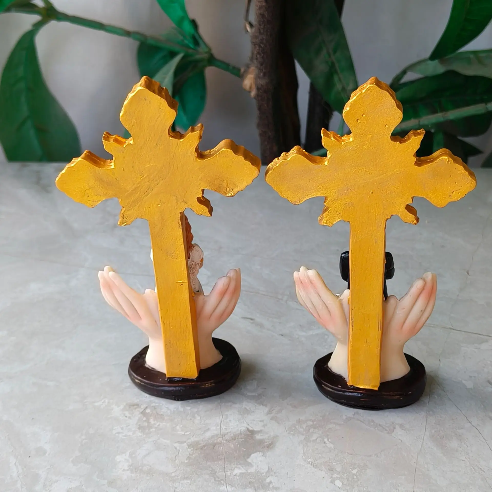 Cross-border foreign trade exquisite cross gift set Angel lovers resin craft courtyard home decor