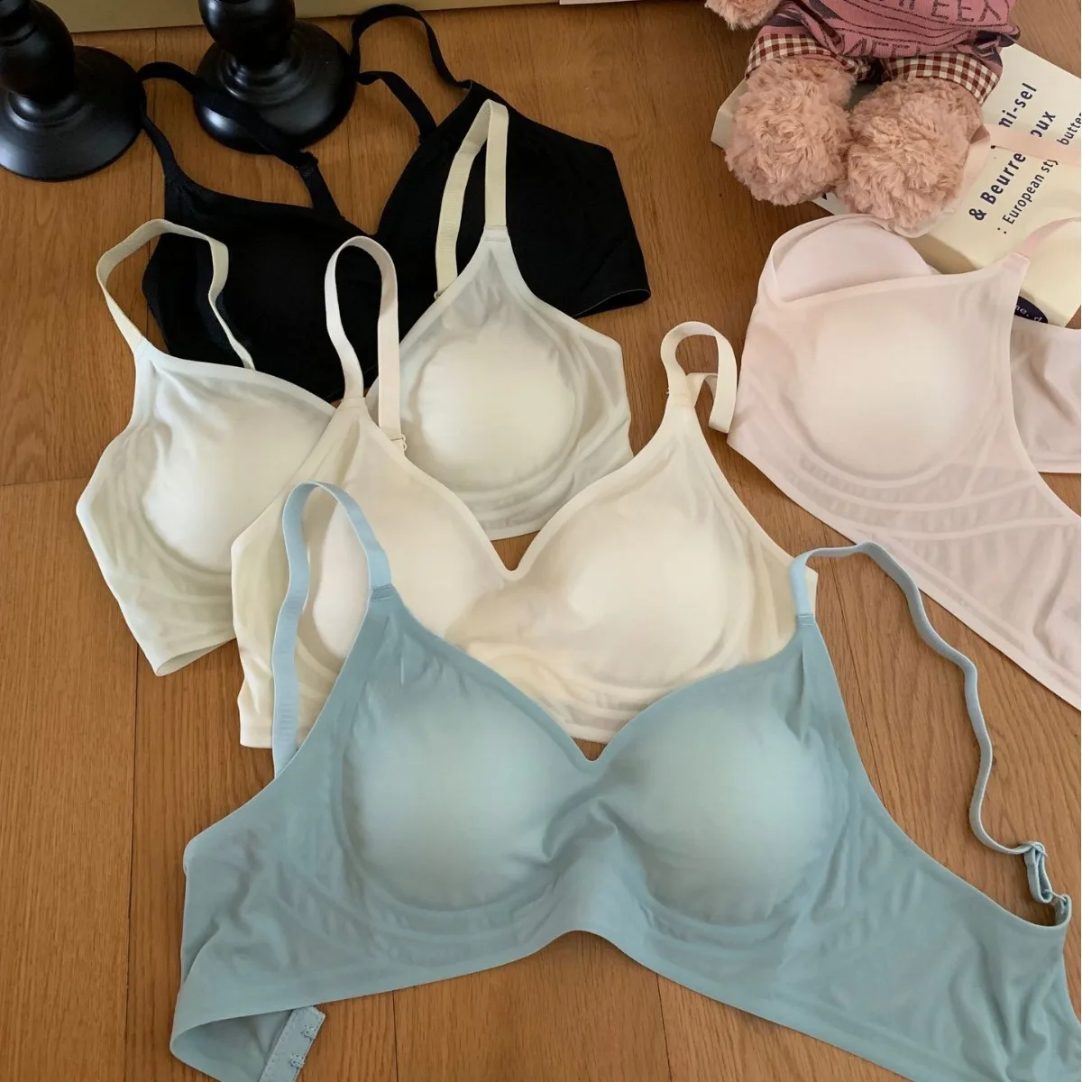 

Simple Daily Thin Seamless Women's Bra Wire Free Solid Color Soft Ice Silk Free Brassier Summer Comfort Gathered Push Up Bras