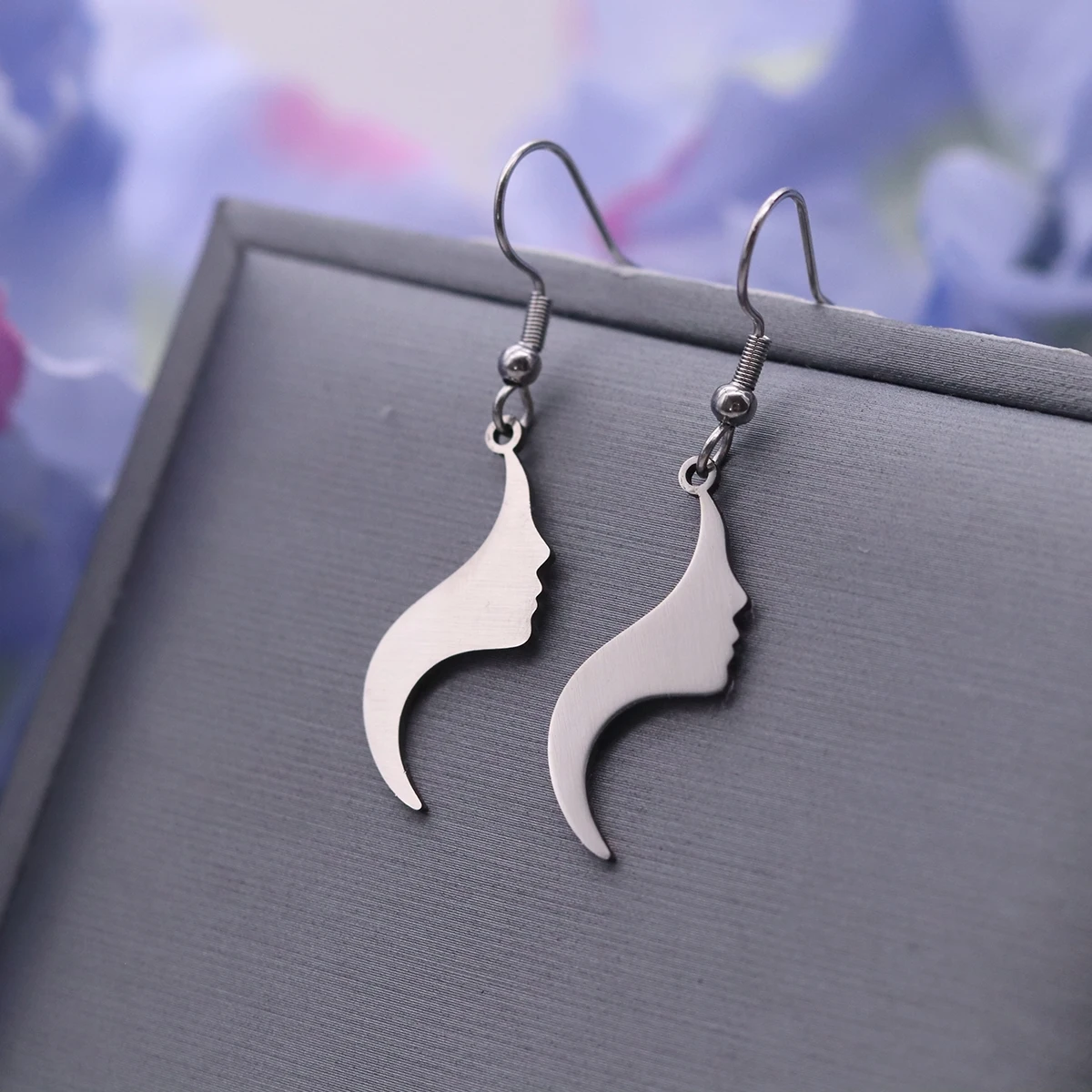 Fashion Abstract Woman Profile Dangle Hook Earrings Stainless Steel Art Face Drop Earrings Ladies Creative Jewelry Gift